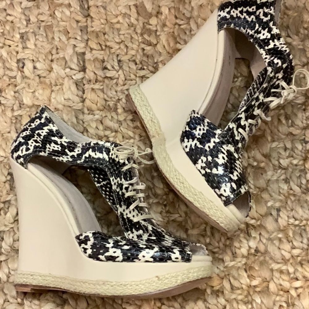 Plomo Esther Wedge Snakeskin T-Strap Sandal 9/39 - Picture 14 of 15